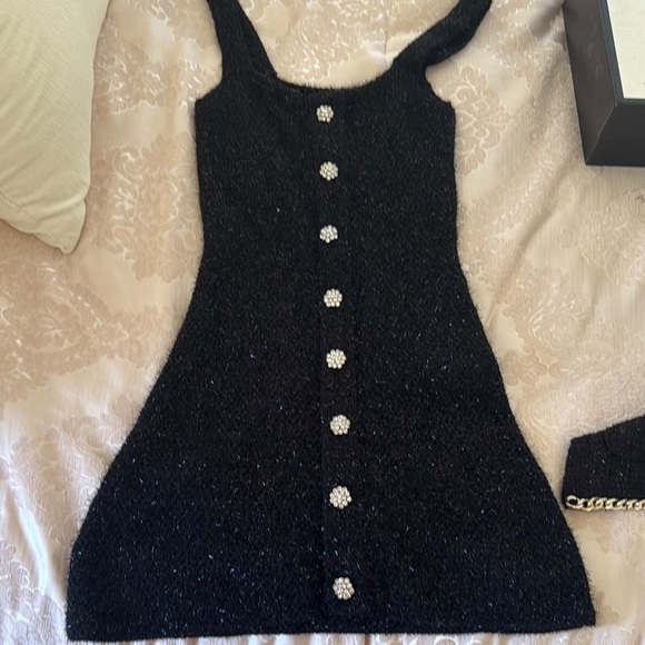 Elegant Black Dress with Button Detail - Picture 1 of 4